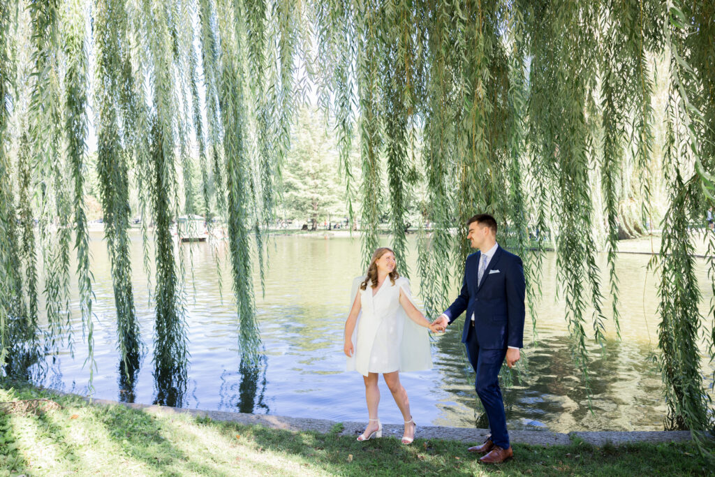 Couple elopes in the Boston commons