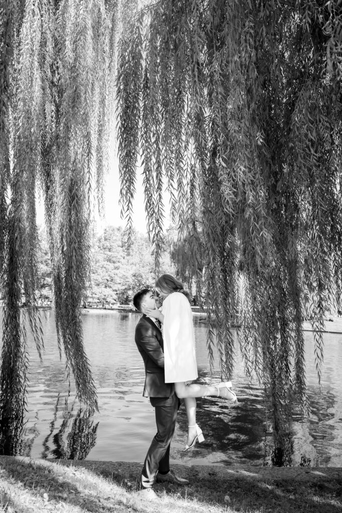 Couple elopes in the Boston commons