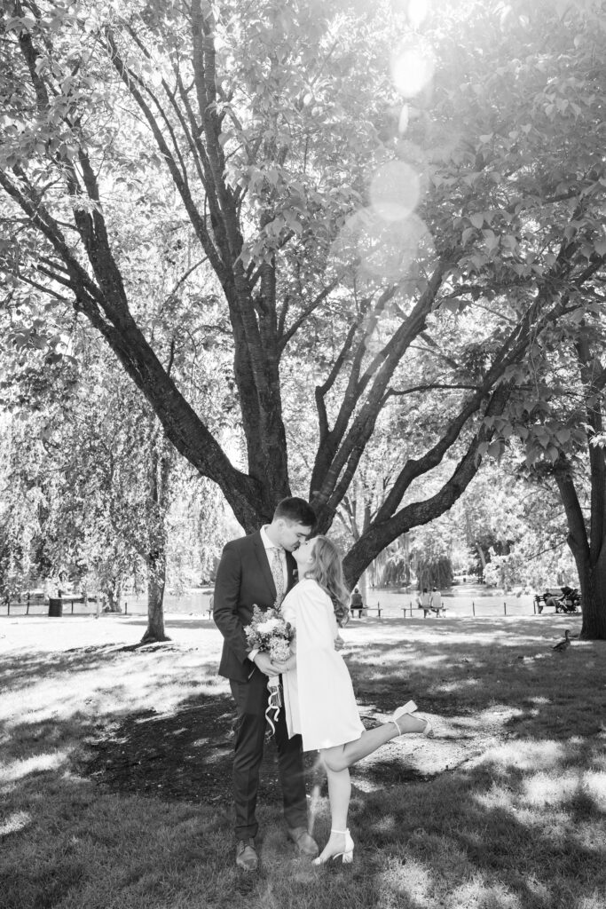 Couple elopes in the Boston commons