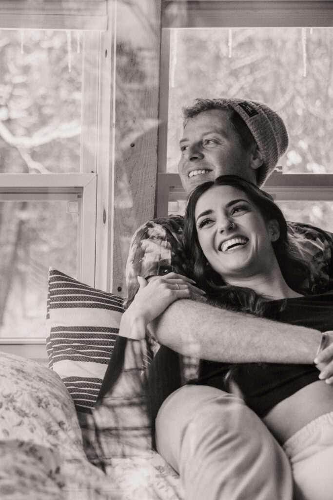 Candid couples session, couple cuddling in black and white, cozy session in a cabin