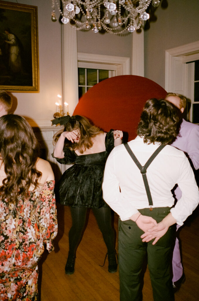 wedding guests dancing