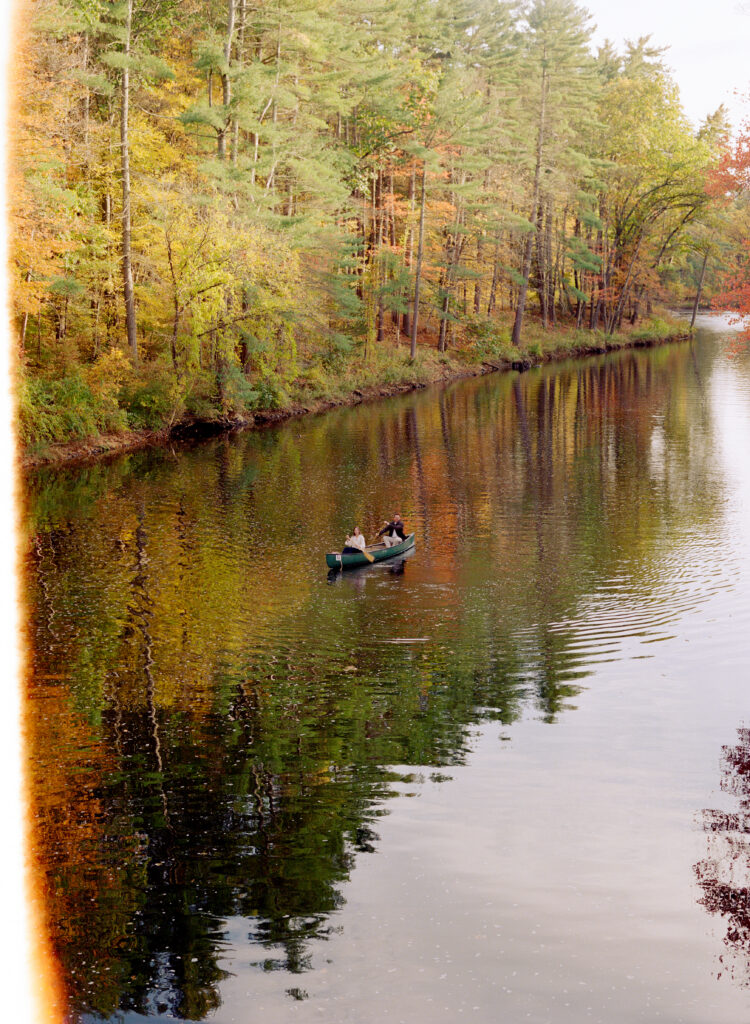 couple going canoeing during the fall 